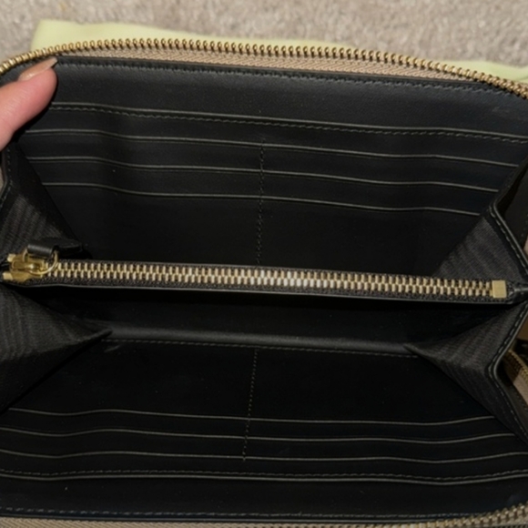 Burberry Black Long Zip Wallet! - Picture 4 of 5